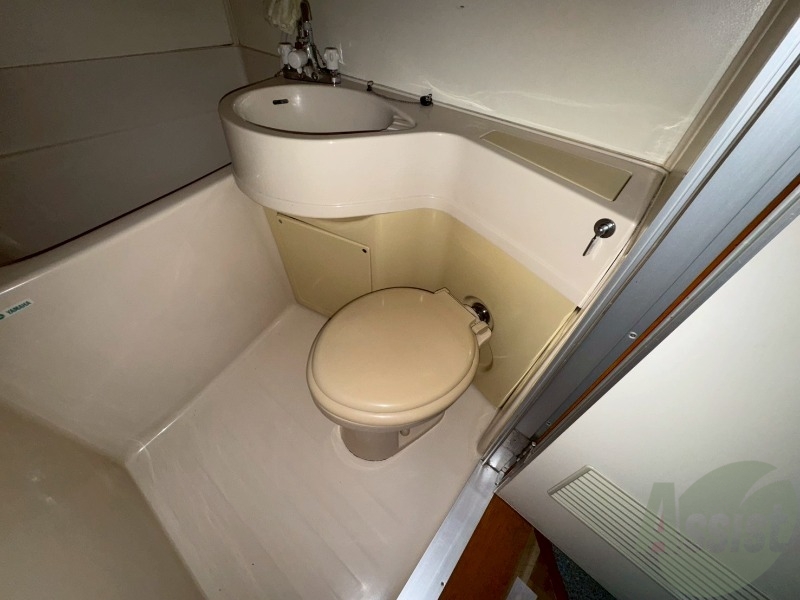 トイレ　こちらはトイレです。清潔感があり、安心して使用できます。