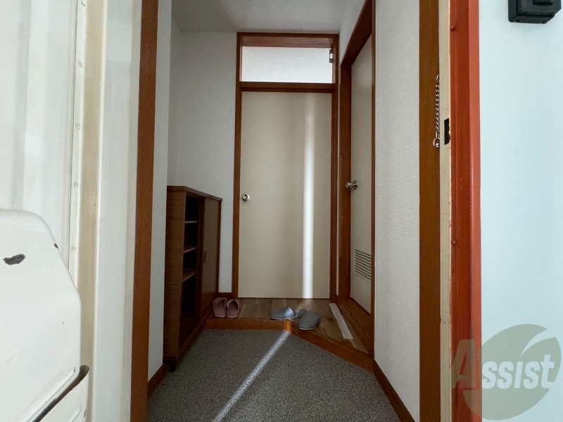 玄関　玄関の様子です。明るい印象ですね。気分もあがりそう。