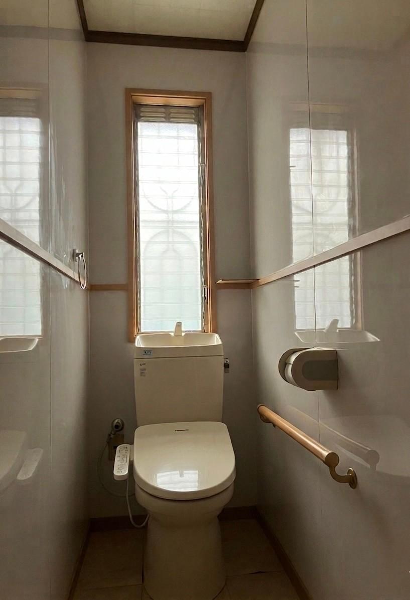 トイレ　温水洗浄便座新設で快適にお使いいただけます。