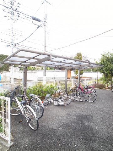 その他共有部分　自転車はこちらに整理整頓。