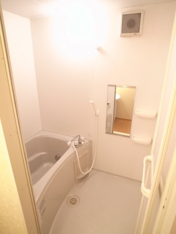 バス・シャワールーム　もちろん、お風呂とトイレは別々です。