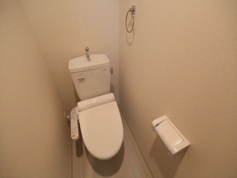 トイレ　温水洗浄暖房便座付トイレ