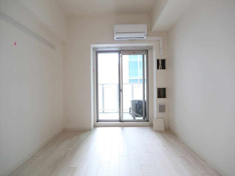 バルコニー　洋室6.4帖　エアコン完備　バルコニー