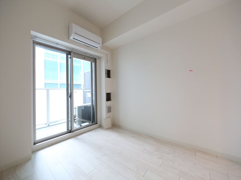 居室・リビング　洋室6.4帖　エアコン完備　バルコニー