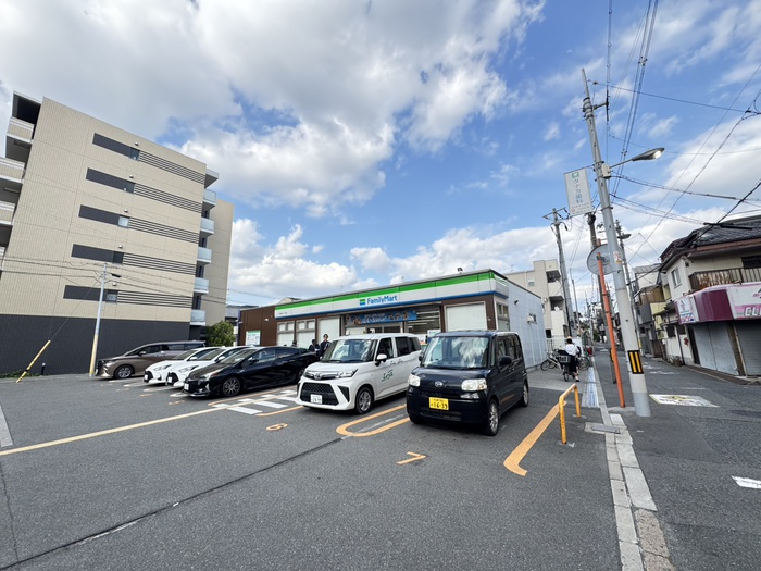 コンビニ　ファミリーマート 東粉浜三丁目店（コンビニ）まで220m