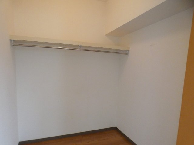 収納　同型タイプのお部屋（２０５号室）の写真となっております。