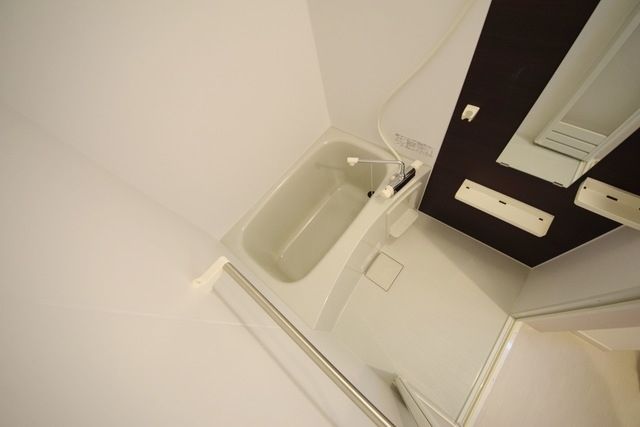 バス・シャワールーム　浴室乾燥機付きです♪