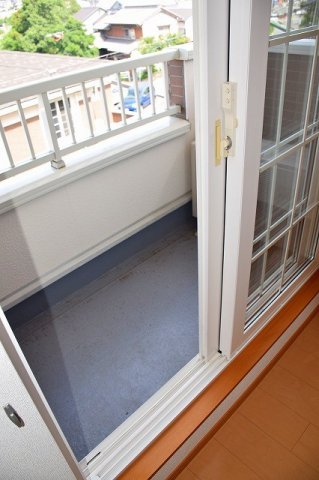 バルコニー　お洗濯にも便利なバルコニー付き
