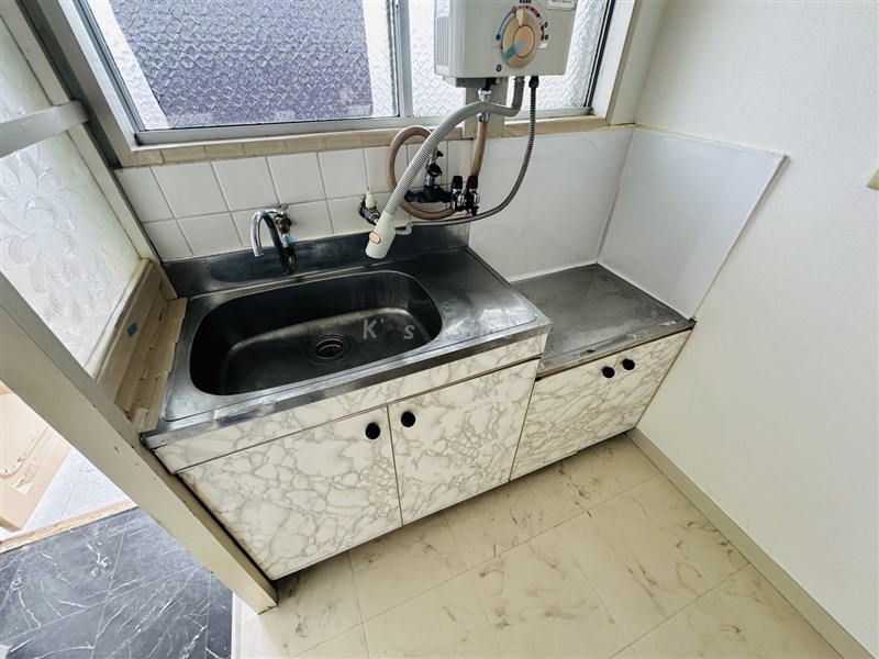 キッチン　【コンビニエンスストア】ローソン西宮甲子園九番町店まで689