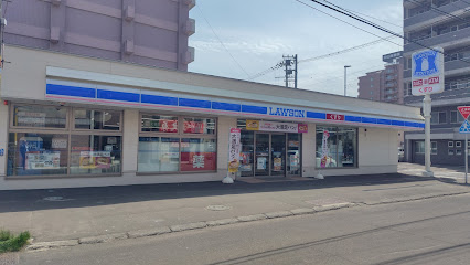コンビニ　ローソン札幌南7条西八丁目店（コンビニ）まで195m