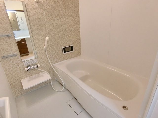 バス・シャワールーム　☆ＴＶ付きバス