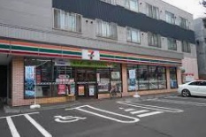 コンビニ　セブンイレブン札幌北22条店（コンビニ）まで709m