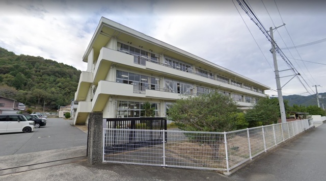 小学校　上郡町立山野里小学校（小学校）まで1111m