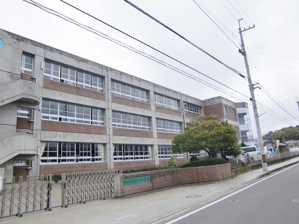 小学校　松山市立みどり小学校（小学校）まで1467m