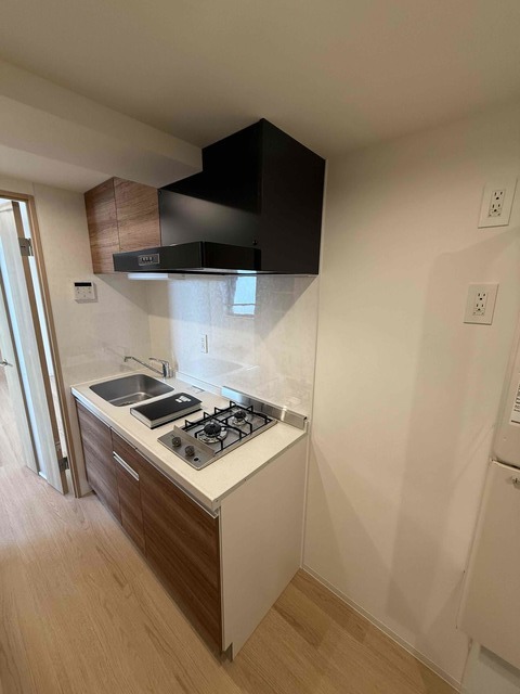 キッチン　便利なガスコンロ設置可能なキッチンです♪収納もあります！