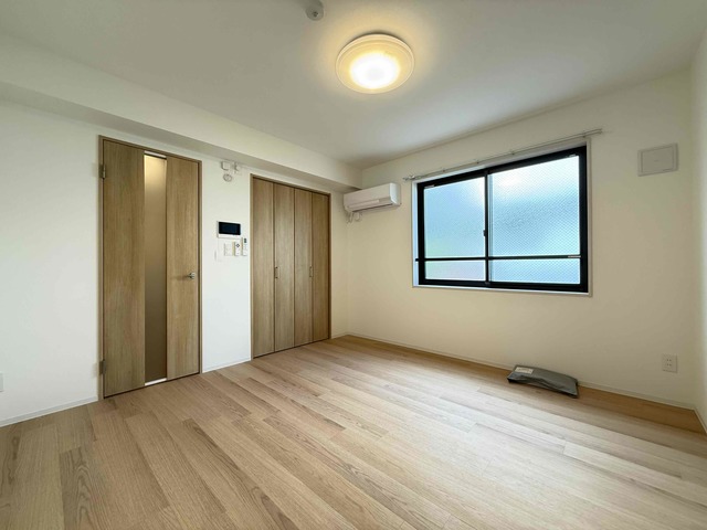 居室・リビング　ダイニングテーブルを置いたり自由にレイアウトできます☆