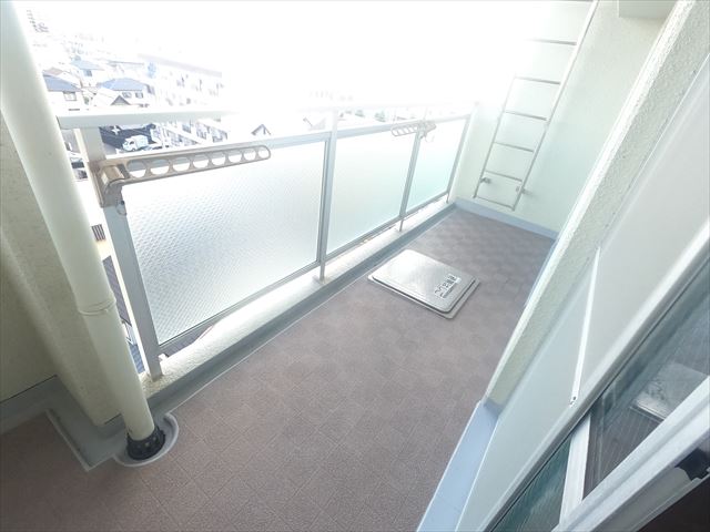 バルコニー　明るいバルコニーです。