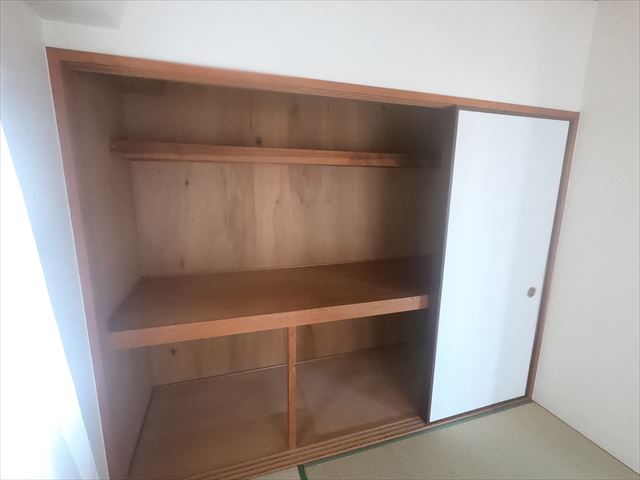 収納　たっぷり入る大きな押入。