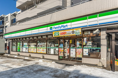 コンビニ　ファミリーマート 札幌北22条東18丁目店（コンビニ）まで211m