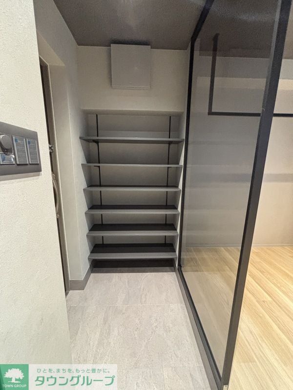 玄関　お部屋探しは株式会社　タウンハウジング　までお気軽にお問合…