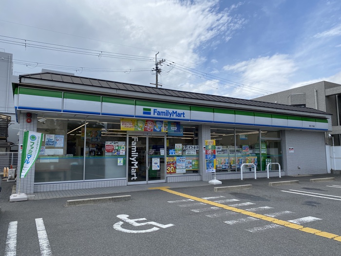 コンビニ　ファミリーマート烏丸十条店（コンビニ）まで400m