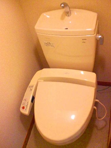 トイレ　温水洗浄便座で寒い冬も快適です。