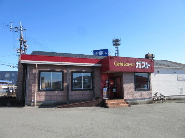 飲食店　ガスト人吉店（飲食店）まで550m