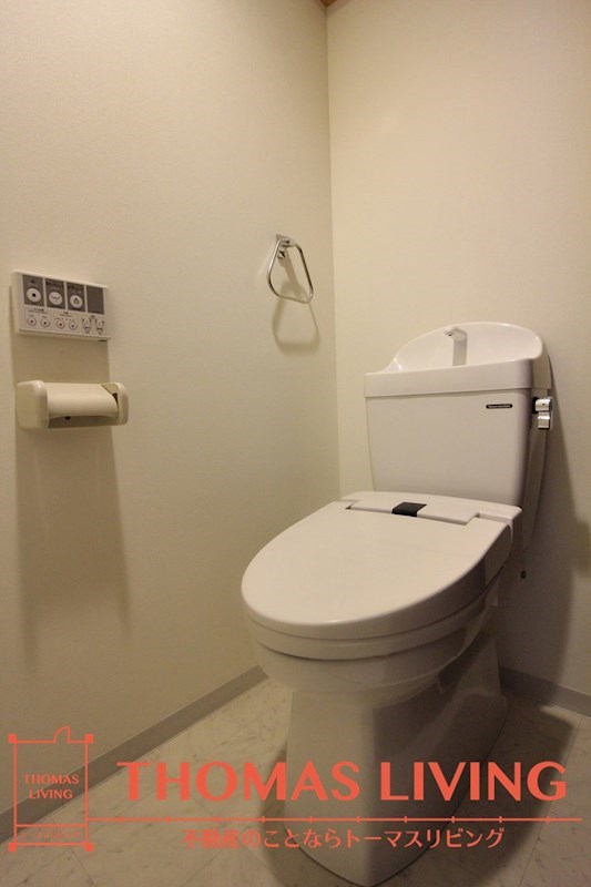 トイレ　温水洗浄便座付のトイレです。