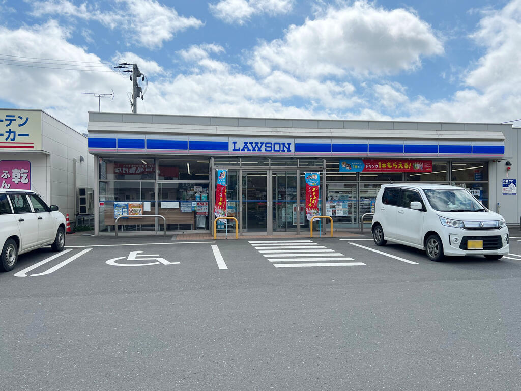 コンビニ　ローソン南部町バイパス店（コンビニ）まで300m