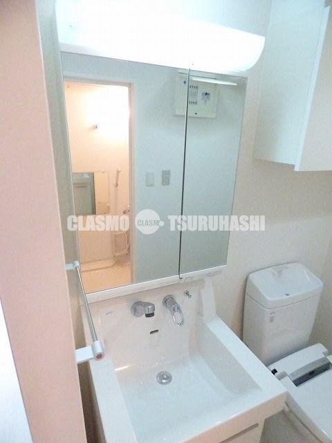 洗面設備　シャンプードレッサー付きの独立洗面台♪