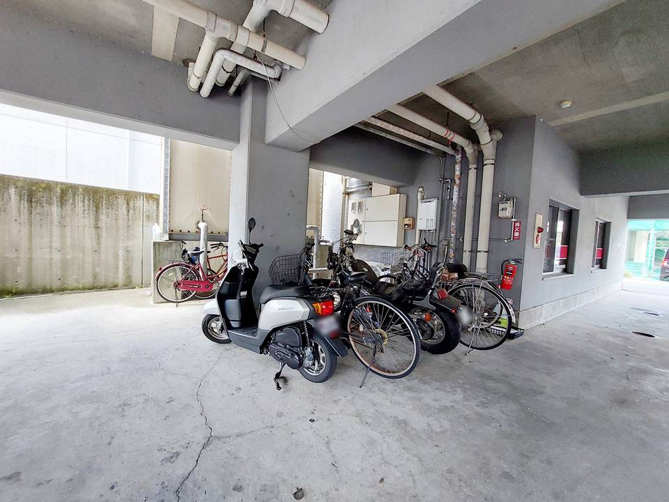 駐車場　駐輪場