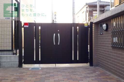 エントランス　オートロックゲート付き。