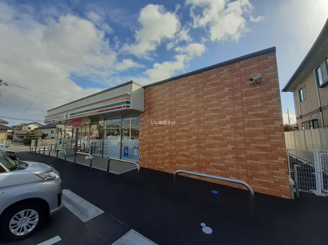 コンビニ　セブン-イレブン 岩沼桜４丁目店（コンビニ）まで300m