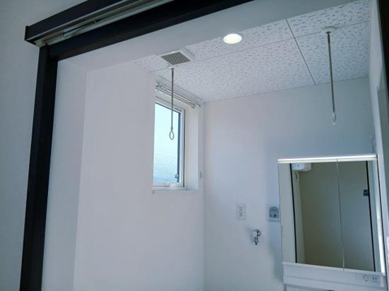 バルコニー　室内物干し