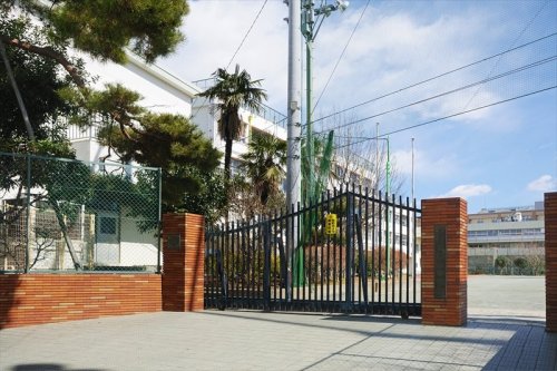 中学校　緑丘中学校（中学校）まで910m