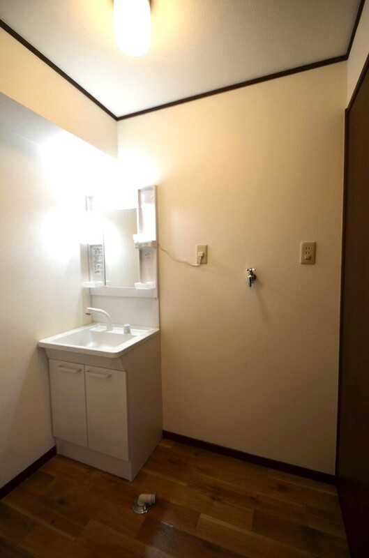 洗面設備　ゆったりとスペースのある洗面所