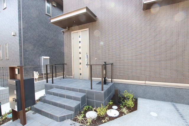 エントランス　玄関入り口♪