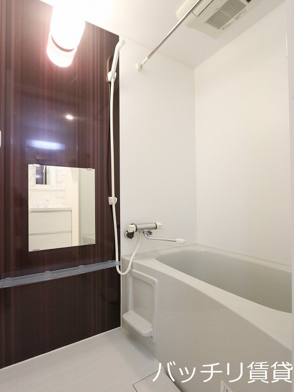 バス・シャワールーム　画像は別号室タイプの為、現状を優先致します。
