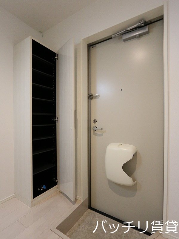 玄関　画像は別号室タイプの為、現状を優先致します。