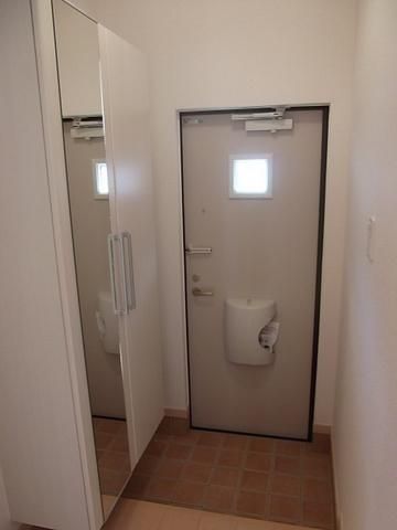 玄関　たっぷりのシューズボックスです