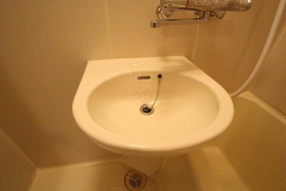 洗面設備　※別号室の写真です
