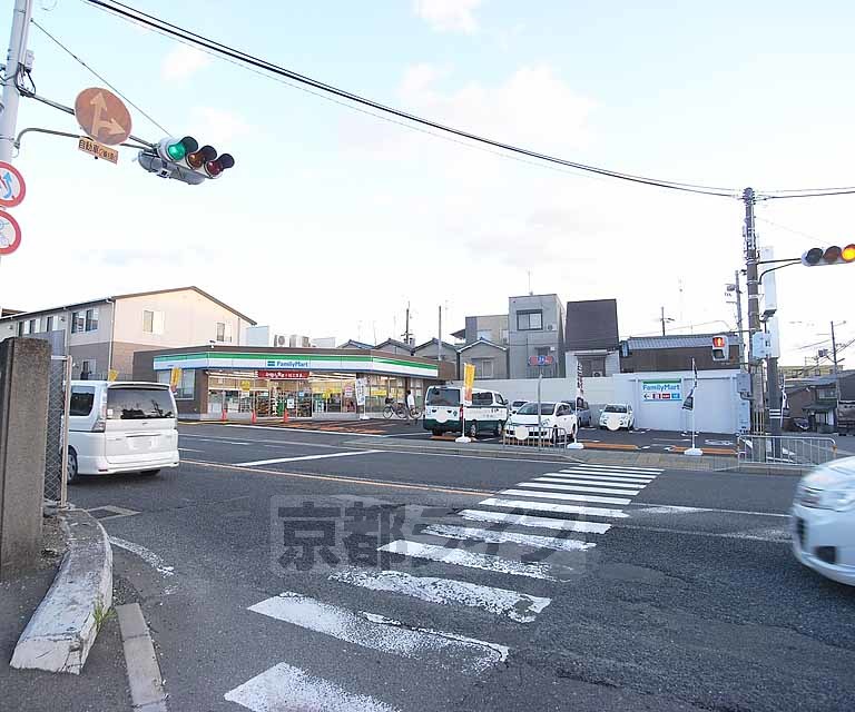 コンビニ　ファミリーマート伏見京町店（コンビニ）まで74m