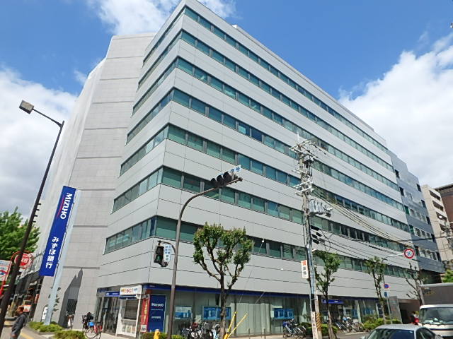 銀行　みずほ銀行（銀行）まで589m