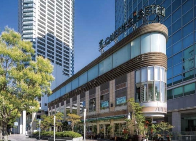 スーパー　クイーンズ伊勢丹白金高輪店（スーパー）まで379m