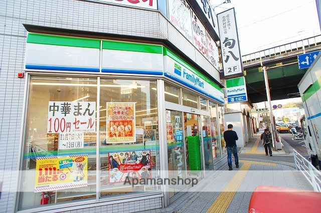 コンビニ　ファミリーマート（コンビニ）まで592m