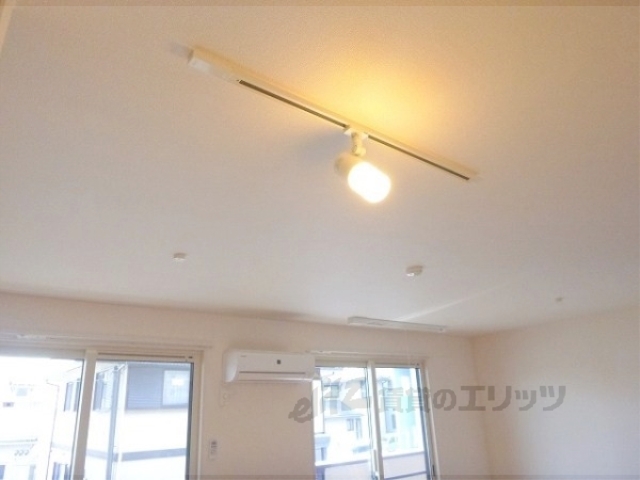 その他　キッチン上ライト