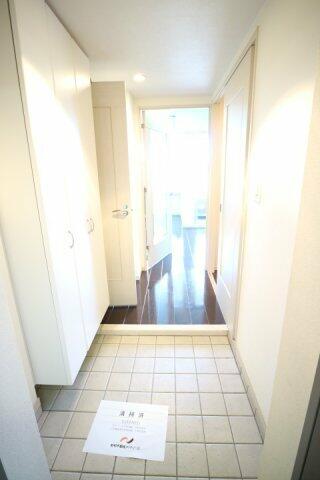 玄関　※別部屋参考写真