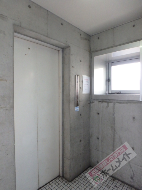 エントランス　エレベーター付き♪