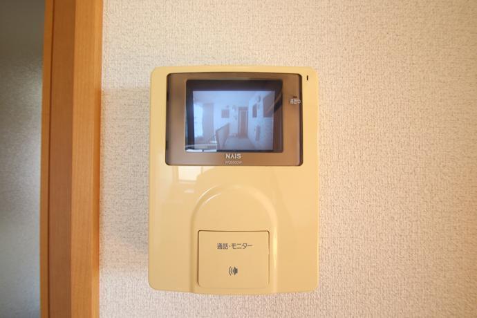 セキュリティ　モニターホンで訪問者の顔が見えて安心です。