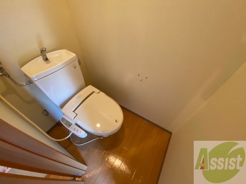 トイレ　ウォシュレット機能がついたトイレ。安心して使用できますね。